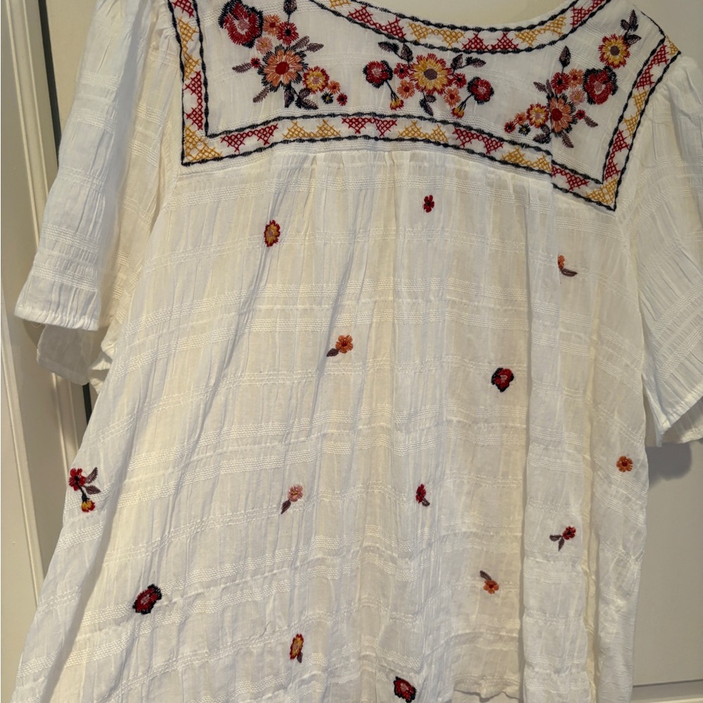 Knox Rose White Top with Multicolor Embroidery